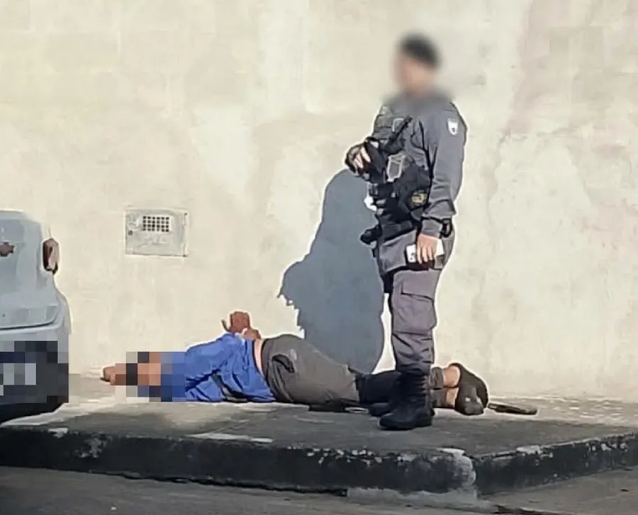 Homem agride a ex em casa, na rua, na escola e acaba preso em Linhares