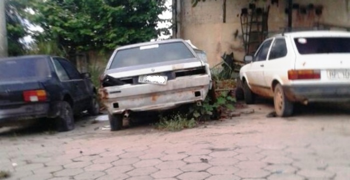 Lata velha: Projeto que pede retirada de carros abandonados nas ruas de Linhares é destaque na CM