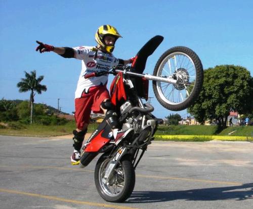 Whelling: fim de semana com manobras radicais em Linhares