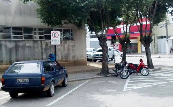 Motos ou carros? Sinalizações confundem motociclista no Centro