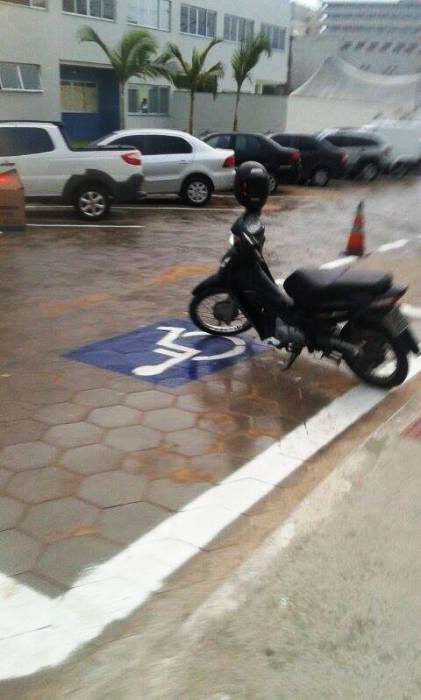 Internauta pergunta: será que deficiente usa moto em Linhares? Foi no Colina