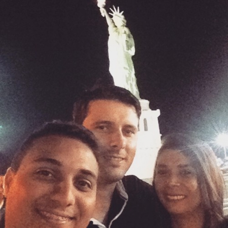 “Me sentindo em NY. Kkk”: Selfie com símbolo da Havan “bomba” na rede social. Confira algumas