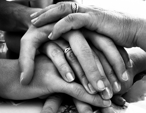 Solidariedade: vamos ajudar essa família? Crianças e adultos precisam de...