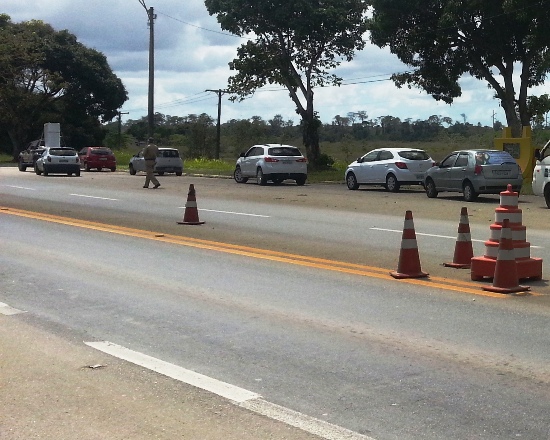 BR-101: Um morto e três feridos em acidente entre Gol e Sprinter da prefeitura de Jaguaré