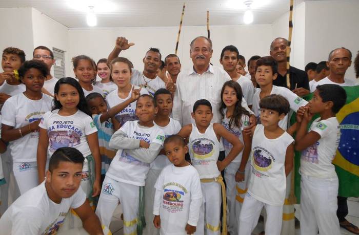Prefeito de Linhares abre mão de salário e mais de R$ 300 mil já foram doados