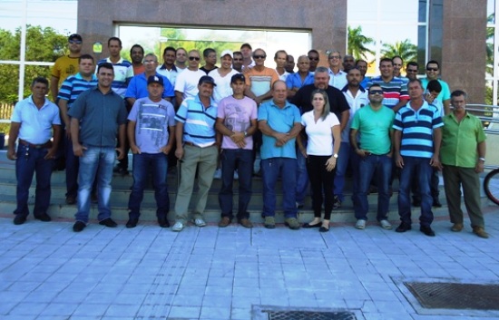 No Dia do Motorista, condutores de ambulâncias representam a categoria nas homenagens