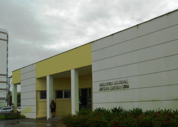 Como? TV fica mais de 10 anos embalada na Biblioteca Pública de Linhares