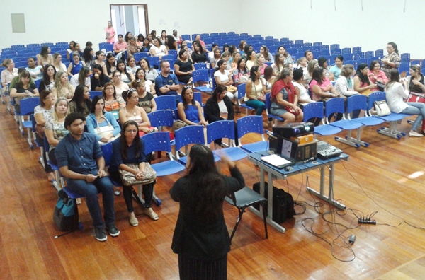 Equipe da Educação Especial da SRE Linhares realiza 3ª Reunião Formativa de 2015