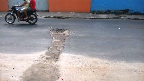 Buraco perturbador no Araçá: internauta pede providência