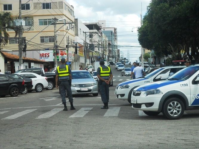 Blitz no Centro de Linhares flagra motoristas inabilitados