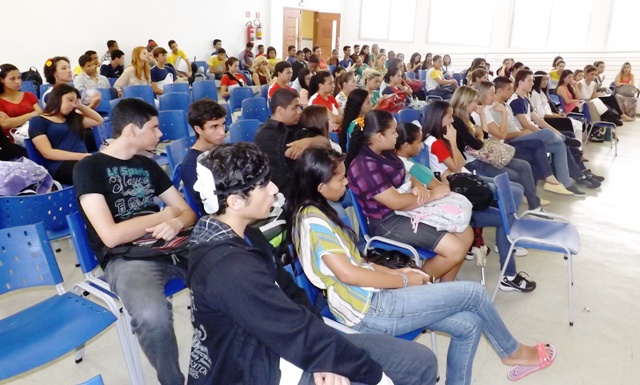 Faceli divulga o vestibular nas escolas
