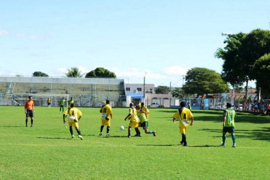 É futebol! Confira jogos em Linhares neste fim de semana
