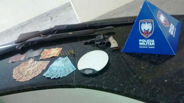 Bebedouro e Humaitá: armas de fogo e dinheiro apreendidos e dois detidos pela PM