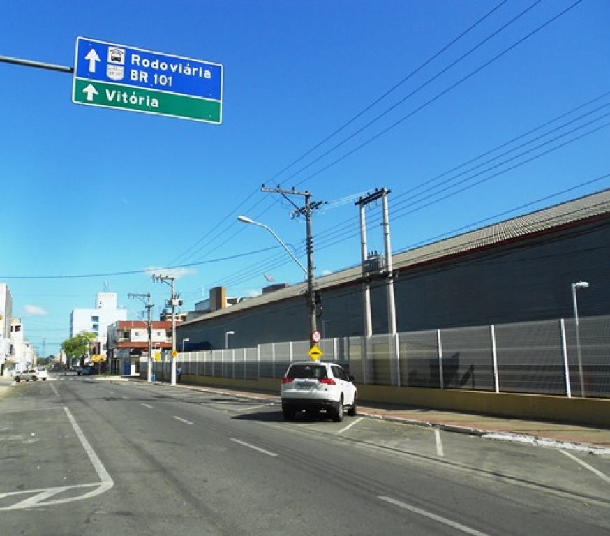 Avenida Jones Santos Neves: um dos acessos mais importantes do Centro de Linhares