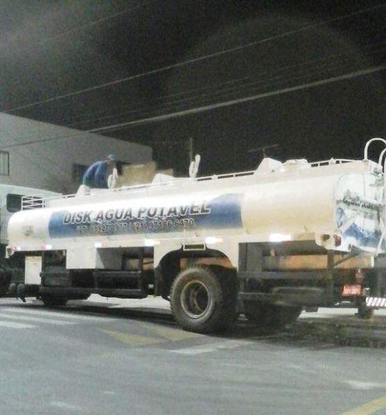 Bebedouro: Internauta registra carro pipa sendo abastecido em hidrante