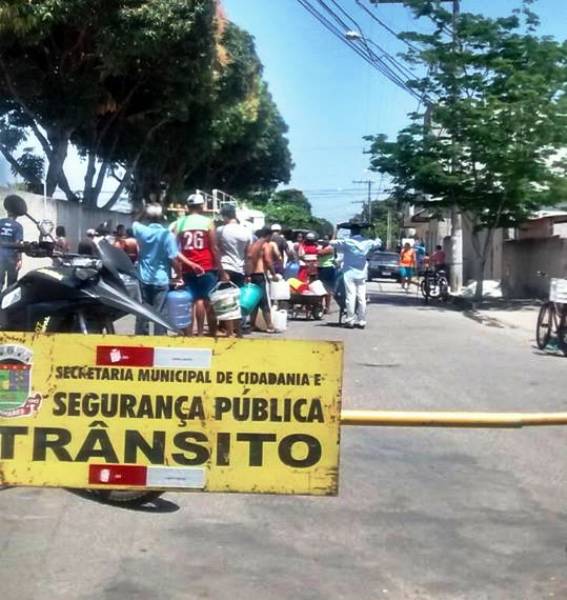 Torneiras secas e fila para ganhar água no Interlagos