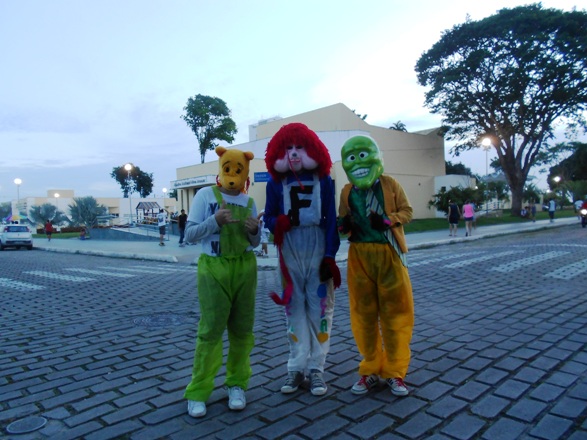 Uns se divertem, eles se divertem e propagam o trabalho
