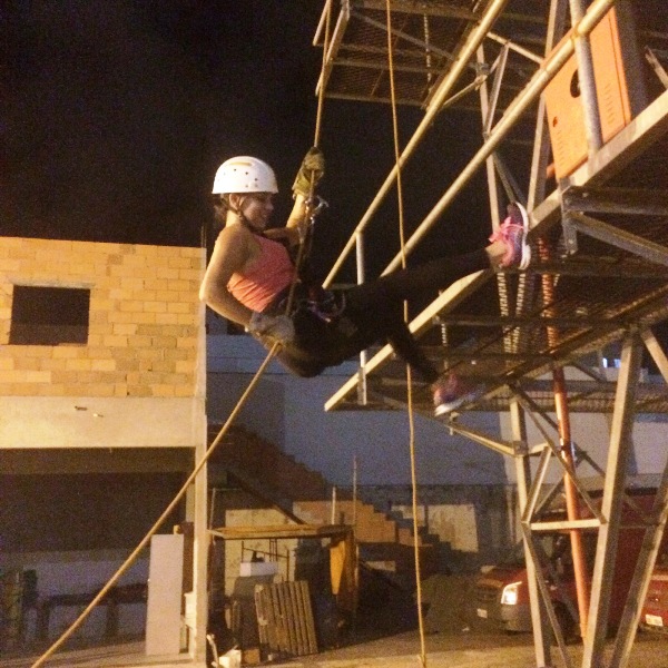 Adrenalina: Estudantes de Educação Física participam de aula prática no 2º Batalhão dos Bombeiros