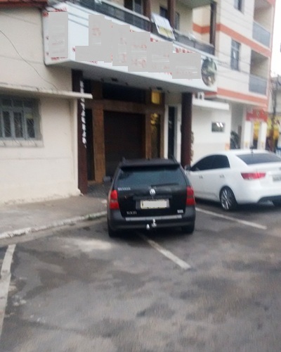 Estacionamento no Centro: Ele toma vaga dos outros, diz internauta