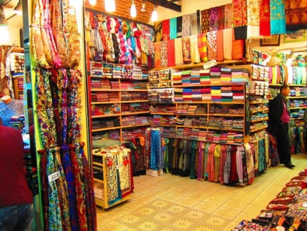 Sábado: Produtos a R$ 5,00 em bazar no Centro de Linhares