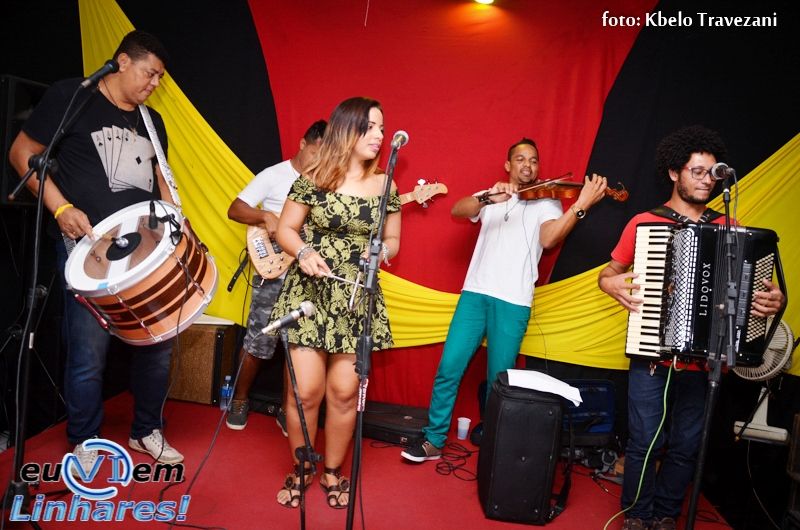 Trio Juriti lota Casa do Espeto. Veja dezenas de fotos