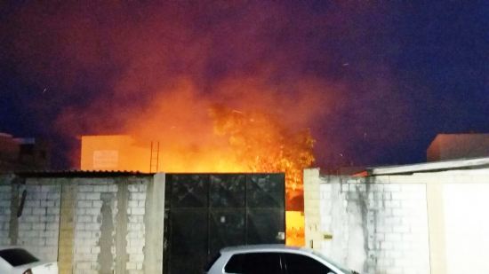 Fogo em lixo particular preocupa moradora do Novo Horizonte