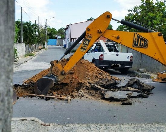 Palmital:Internauta pede providência para buraco na Goulart de Andrade