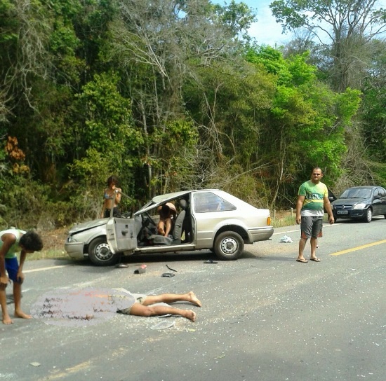 Dois adultos e uma criança feridos em acidente na ES-358.Um dos adultos morreu ao chegar ao hospital