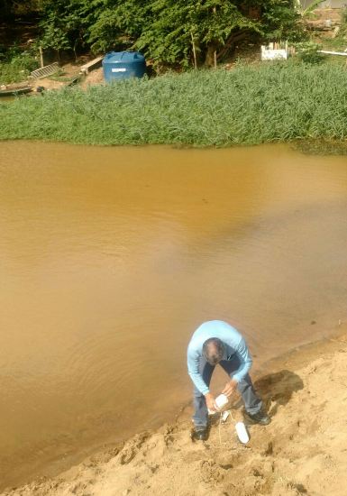 Rio Pequeno não está contaminado. Entenda mudança na cor da água