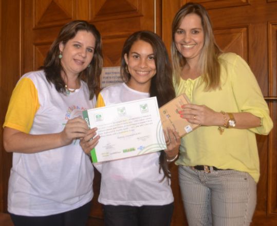 Estudante de Linhares é 2º lugar em concurso estadual de redação
