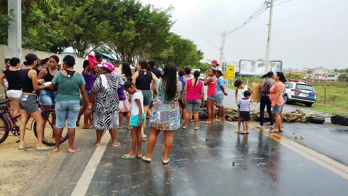 Mais protesto: Estrada do Pontal vetada por manifestantes