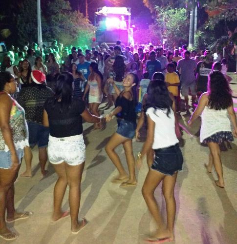 Vila unida: noite de sábado inesquecível em Regência