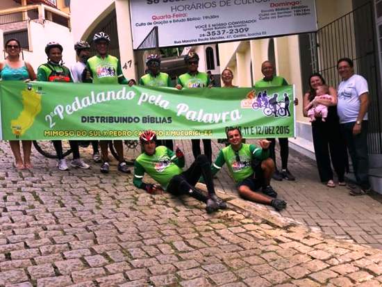 Pedalando pela Palavra na BR-101: ciclistas chegam a Linhares