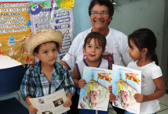 Livros de Josmarí incentivam leitura no CEIM Enock de Freitas