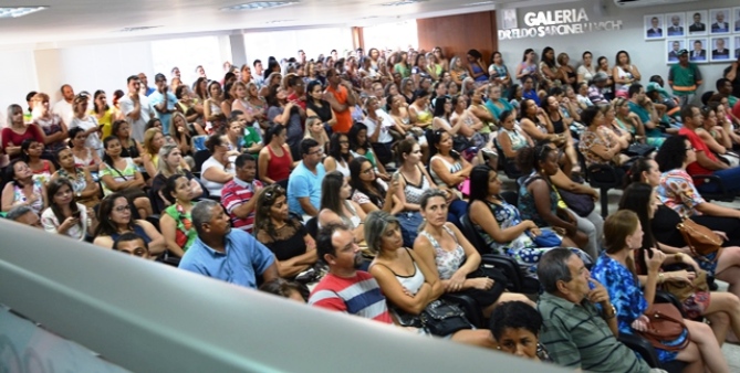 Plano de Carreiras: Professores lotam Câmara de Linhares