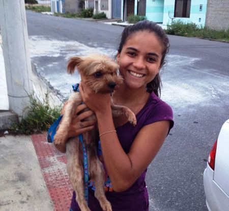 Alegria: dona vê notícia no site e reencontra cachorrinho