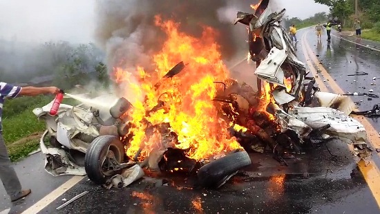 (Vídeo e fotos) Tarde de tragédia na BR-259. Cenas são fortes