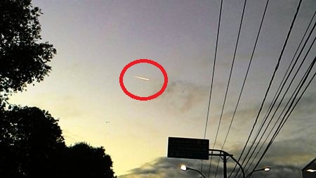 Internauta acredita ter visto “bola de fogo” no céu de Linhares