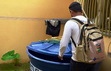 Dois dias de faxina em Regência para esperar mais turistas
