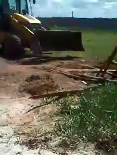 Famílias invadem área no Planalto. Vamos construir de novo, afirma mulher