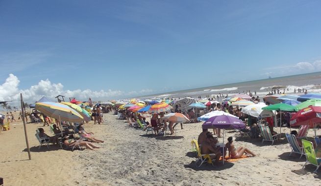 Muita gente, carros, sol e folia no Pontal: confira fotos da manhã de sábado