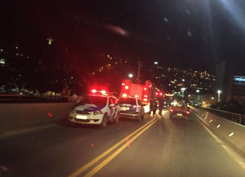 Mulher pula de ponte e desaparece nas águas do Rio Doce
