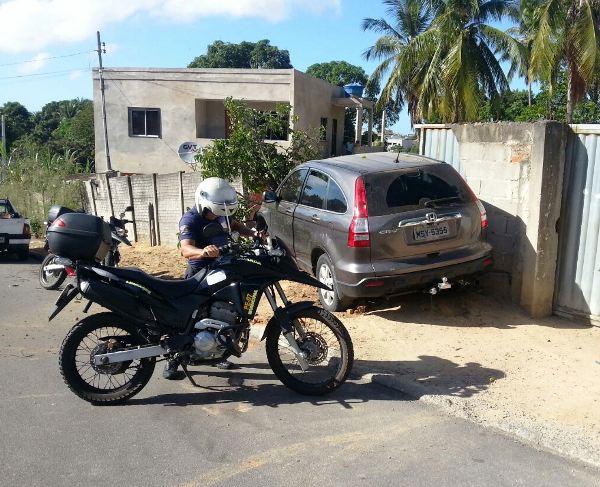 Carro bate em muro no Interlagos. Foi ao lado do CAIC