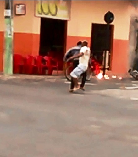 Vídeo: homem escapa da morte ao tentar ‘salvar’ bicicleta no Aviso