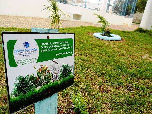 Cenas da cidade: Veja o que uma igreja fez na Praça do Linhares V