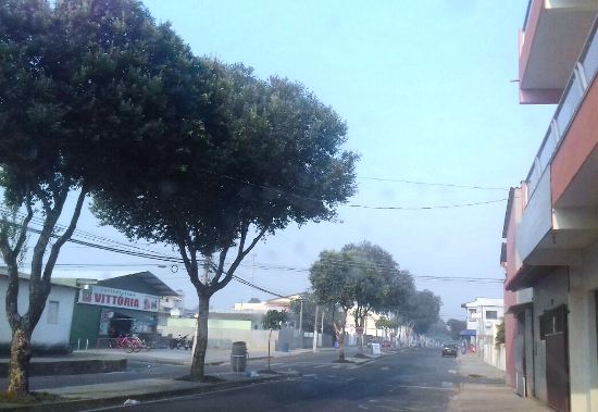 Tarde de sábado: Fumaça toma conta do céu de Linhares