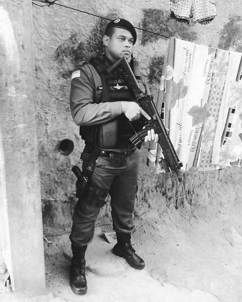 Dia do Soldado: militar atende o 190 e ouve 