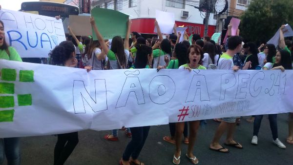 Não à PEC 241: alunos do Ifes protestam em Linhares