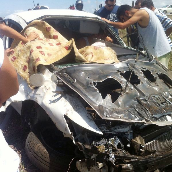 Acidente deixa casal ferido na Estrada do Pontal