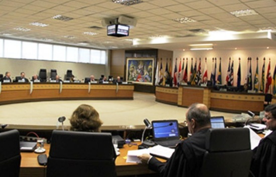 Advogadas gestantes e lactantes agora têm preferência legal nos julgamentos
